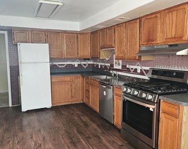 585 General Patterson Drive - Photo Thumbnail 11