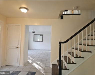 585 General Patterson Drive - Photo Thumbnail 3