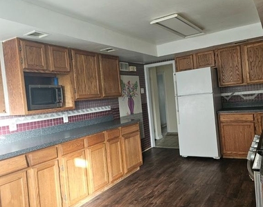 585 General Patterson Drive - Photo Thumbnail 14