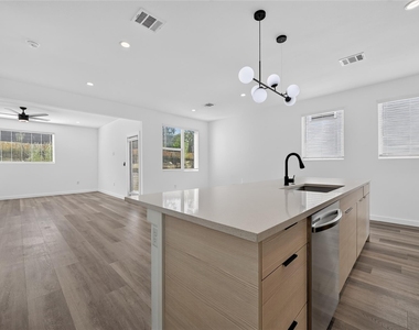 21515a Patton Ave - Photo Thumbnail 12
