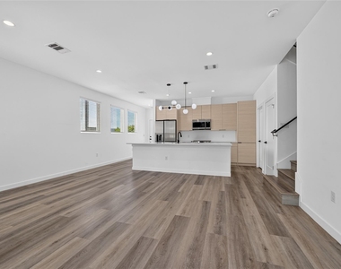 21515a Patton Ave - Photo Thumbnail 5