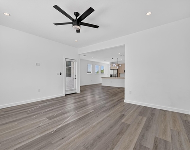 21515a Patton Ave - Photo Thumbnail 4