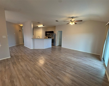 158 Hunter Creek Cv - Photo Thumbnail 4