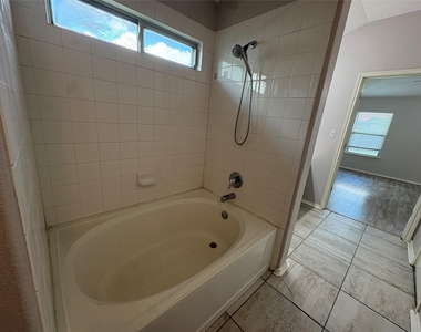 158 Hunter Creek Cv - Photo Thumbnail 9