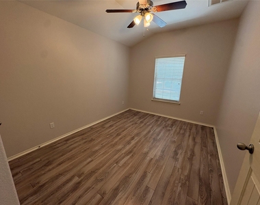 158 Hunter Creek Cv - Photo Thumbnail 6