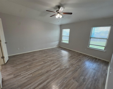 158 Hunter Creek Cv - Photo Thumbnail 7