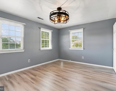 663b Rose Hollow Drive - Photo Thumbnail 14