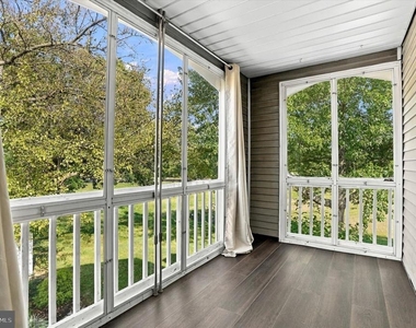 663b Rose Hollow Drive - Photo Thumbnail 3