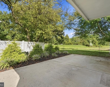 663b Rose Hollow Drive - Photo Thumbnail 24