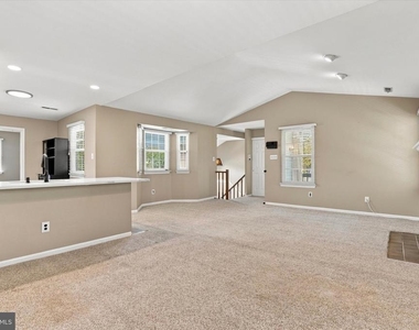 663b Rose Hollow Drive - Photo Thumbnail 4