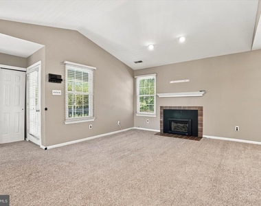 663b Rose Hollow Drive - Photo Thumbnail 5
