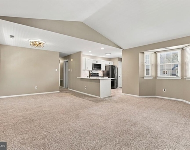 663b Rose Hollow Drive - Photo Thumbnail 7