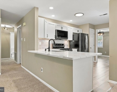 663b Rose Hollow Drive - Photo Thumbnail 8