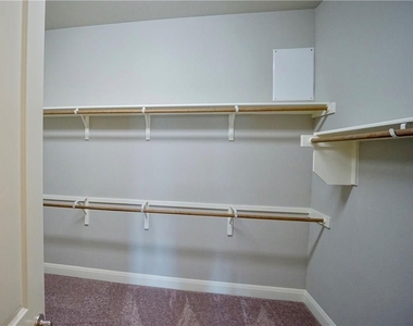 210 Darwins Way - Photo Thumbnail 14