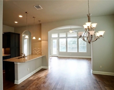 210 Darwins Way - Photo Thumbnail 4
