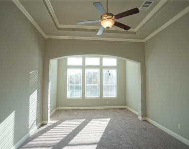 210 Darwins Way - Photo Thumbnail 9