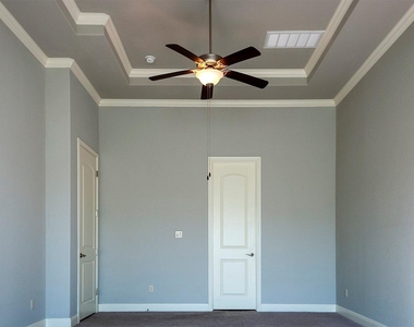 210 Darwins Way - Photo Thumbnail 8