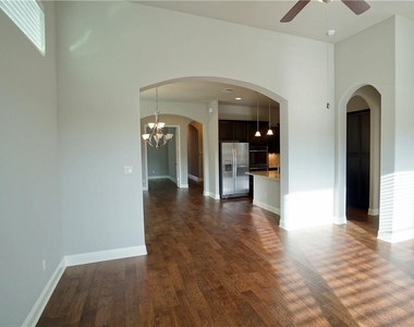 210 Darwins Way - Photo Thumbnail 6