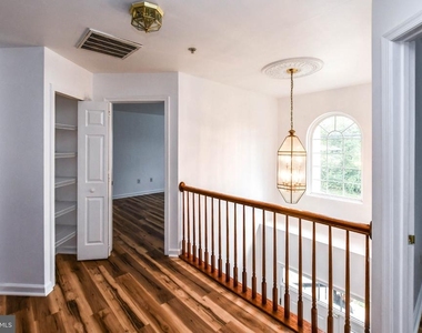 8818 Maple Avenue - Photo Thumbnail 15