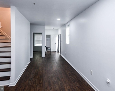 8818 Maple Avenue - Photo Thumbnail 18