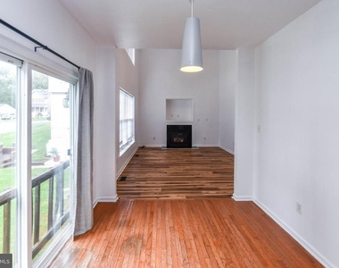 8818 Maple Avenue - Photo Thumbnail 7