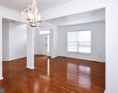 8818 Maple Avenue - Photo Thumbnail 21