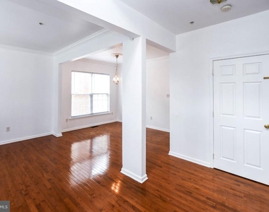 8818 Maple Avenue - Photo Thumbnail 10