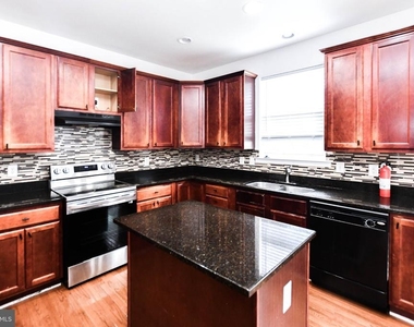 8818 Maple Avenue - Photo Thumbnail 1