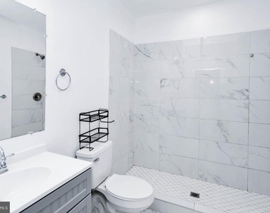 8818 Maple Avenue - Photo Thumbnail 4