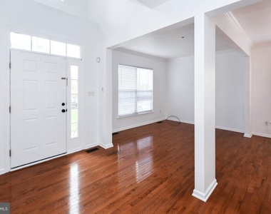 8818 Maple Avenue - Photo Thumbnail 2