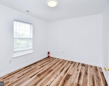 8818 Maple Avenue - Photo Thumbnail 22