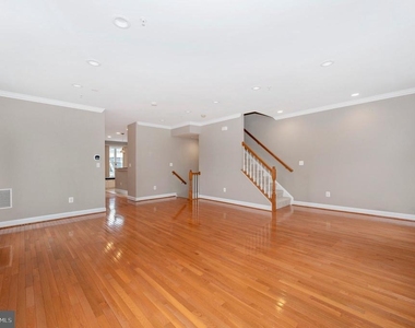 829 Hidden Marsh Street - Photo Thumbnail 16