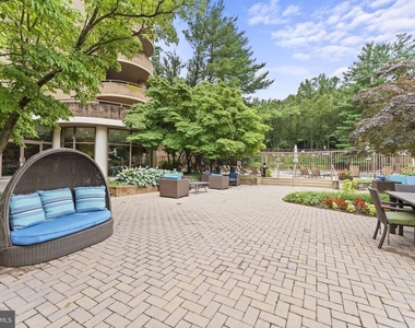 10101 Grosvenor Place - Photo Thumbnail 22