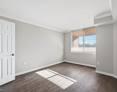10101 Grosvenor Place - Photo Thumbnail 7