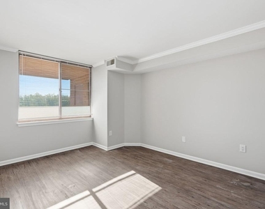 10101 Grosvenor Place - Photo Thumbnail 8