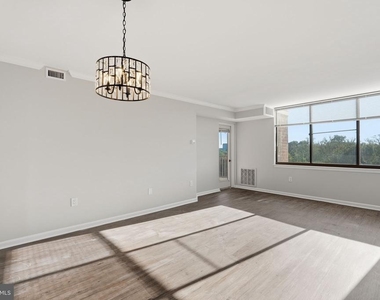 10101 Grosvenor Place - Photo Thumbnail 3
