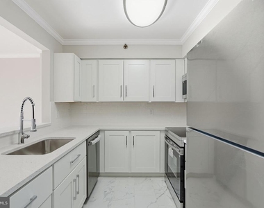 10101 Grosvenor Place - Photo Thumbnail 6