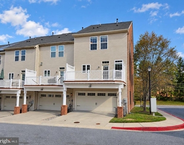 9502 Blast Avenue - Photo Thumbnail 6