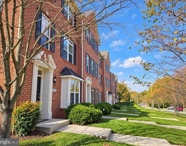 9502 Blast Avenue - Photo Thumbnail 4
