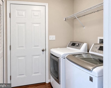 9502 Blast Avenue - Photo Thumbnail 12