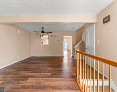 225 Woodland Green Way - Photo Thumbnail 14