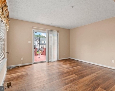 225 Woodland Green Way - Photo Thumbnail 20
