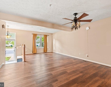 225 Woodland Green Way - Photo Thumbnail 12