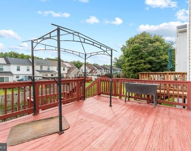 225 Woodland Green Way - Photo Thumbnail 42