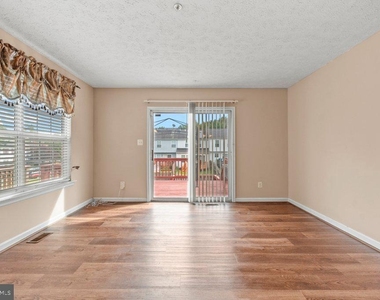 225 Woodland Green Way - Photo Thumbnail 21