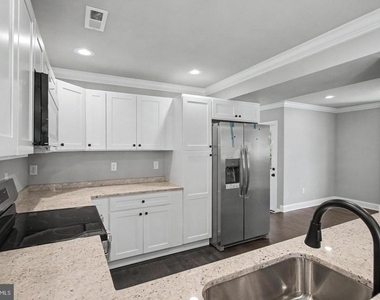 7501 Riddle Avenue - Photo Thumbnail 12