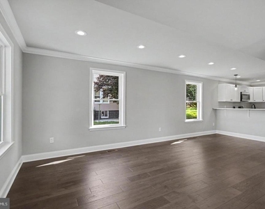 7501 Riddle Avenue - Photo Thumbnail 5