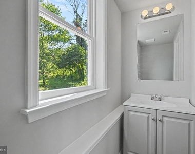 7501 Riddle Avenue - Photo Thumbnail 21