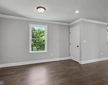 7501 Riddle Avenue - Photo Thumbnail 18
