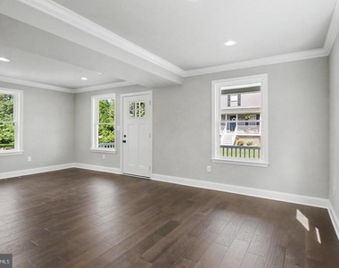 7501 Riddle Avenue - Photo Thumbnail 8